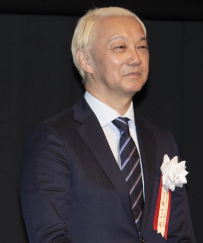 スーツ姿の男性