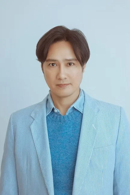 男性,ポートレート,ファッション,青いジャケット,ストライプ,カジュアル,屋内,アジア人,正面