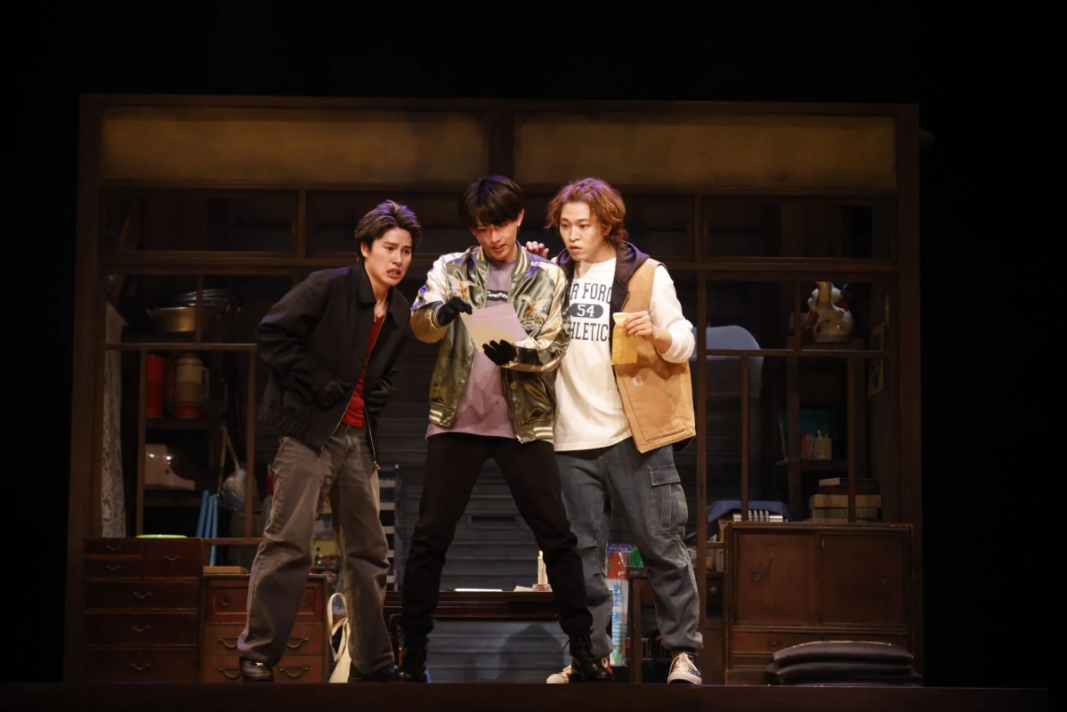 3人の男性会話