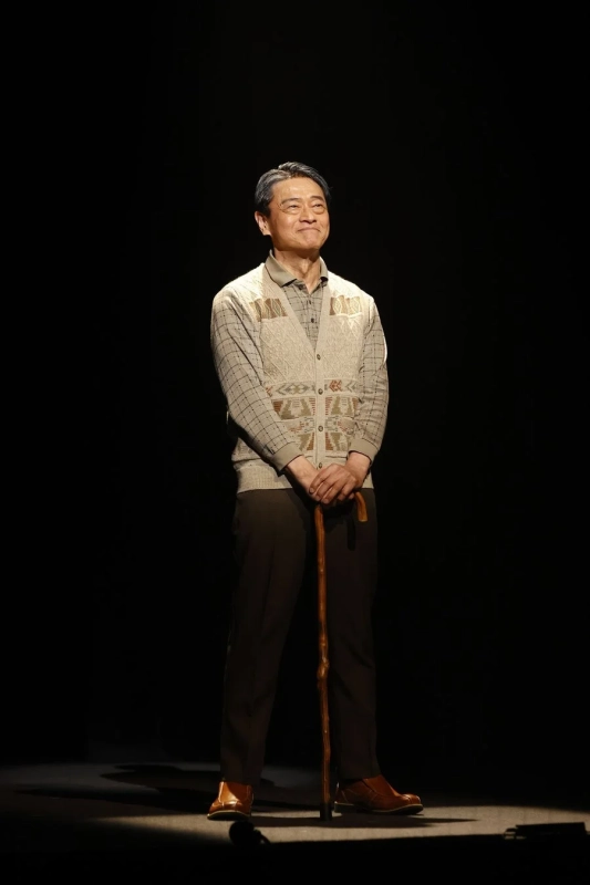 高齢男性、杖