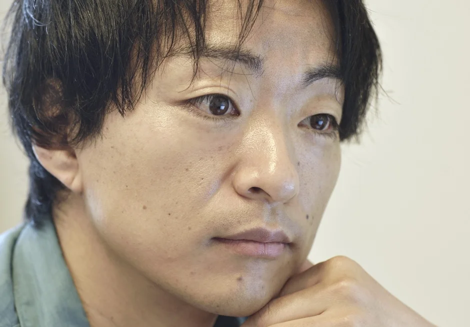 道尾秀介氏のポートレート