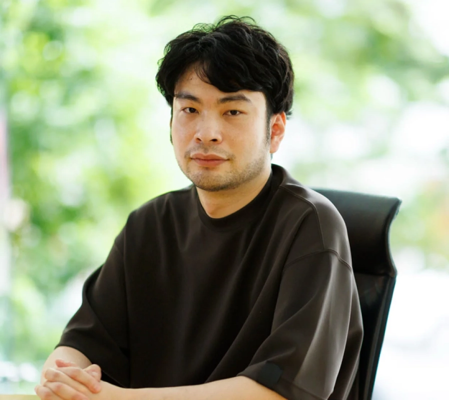小川 哲 氏