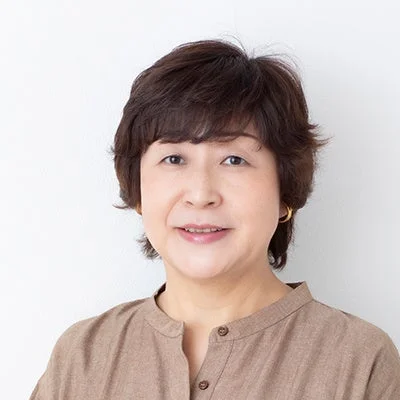 笑顔のアジア人女性ポートレート